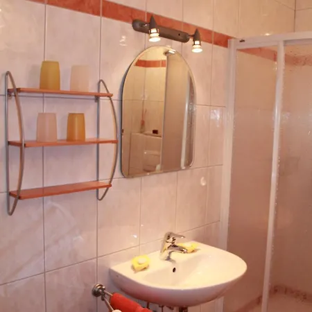 Kroessbacher * ノイシュティフト・イム・シュトゥーバイタール